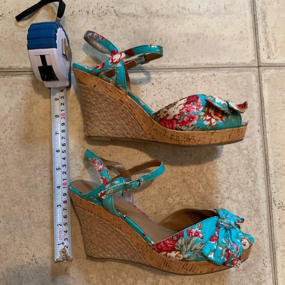 SO espadrille peep toe floral wedges, size 9 NWOT - Picture 2 of 6